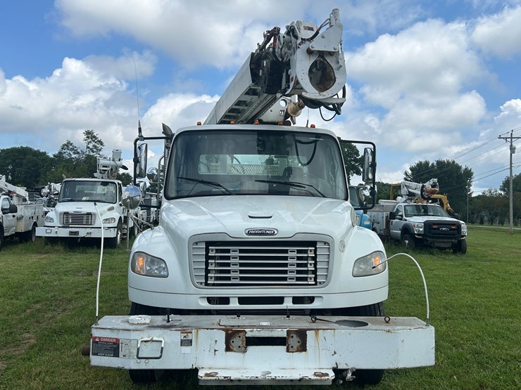 #1092-•-2011-freightliner-derrick-digger-image-12