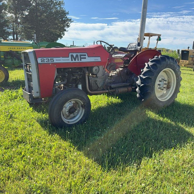 MASSEY-FERGUSON 235