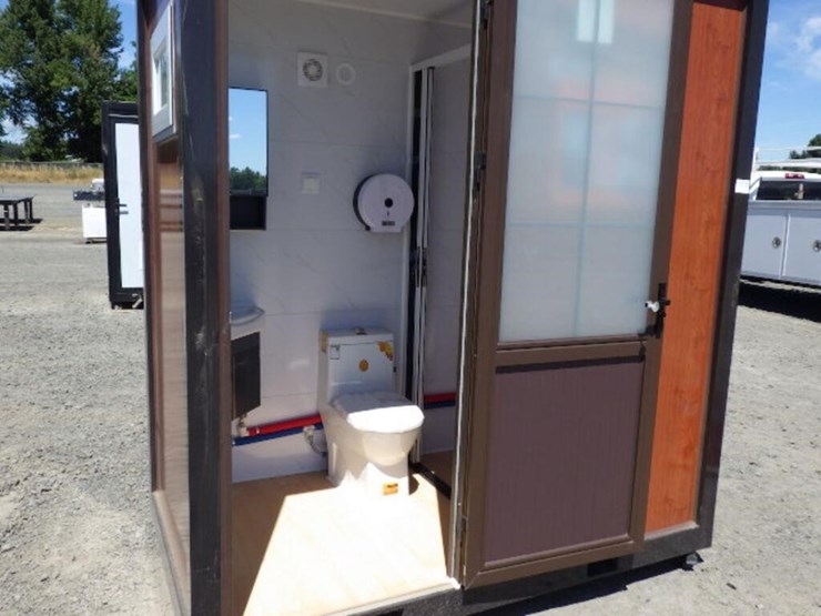 portable-toilet-w/-shower-image-7