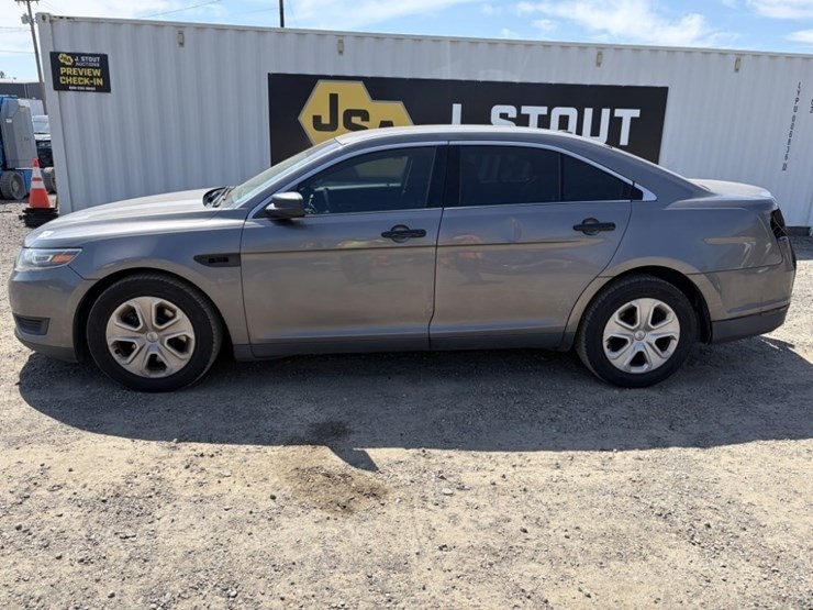 2015-ford-taurus-sedan-image-7