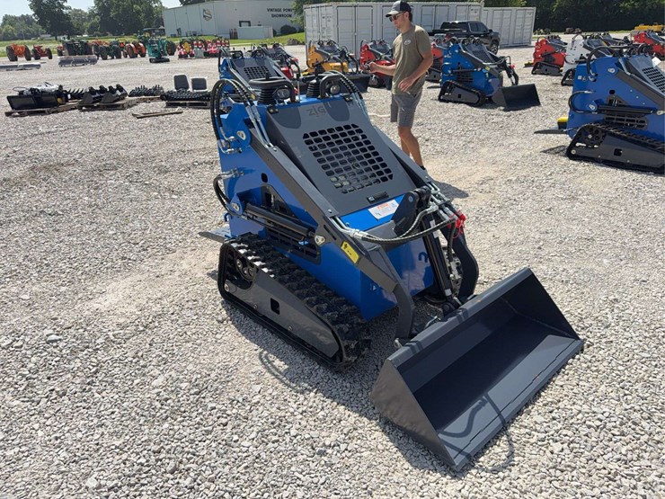 2026-zjg-zj-380-tracked-mini-skid-steer-loader-image-8