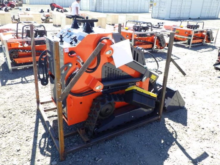 2026-tpm-t460-skid-steer-tracked-loader-image-3