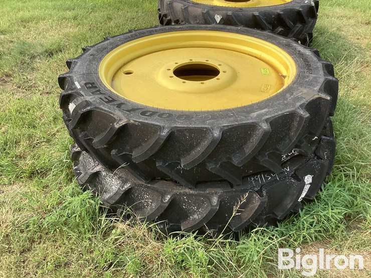 john-deere-320-image-8