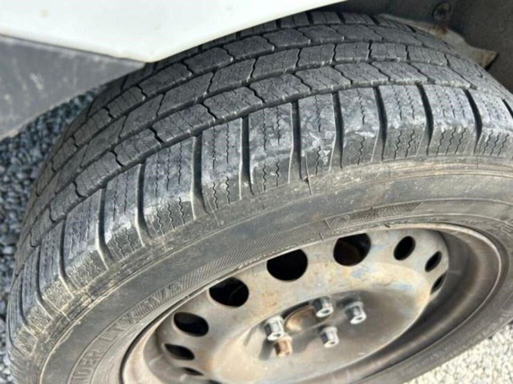 2015-ford-cargo-image-32