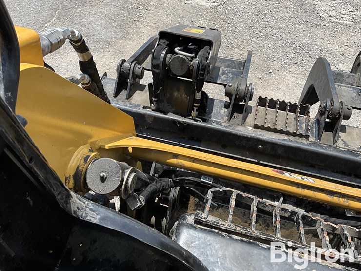 2023-caterpillar-232d3-image-10