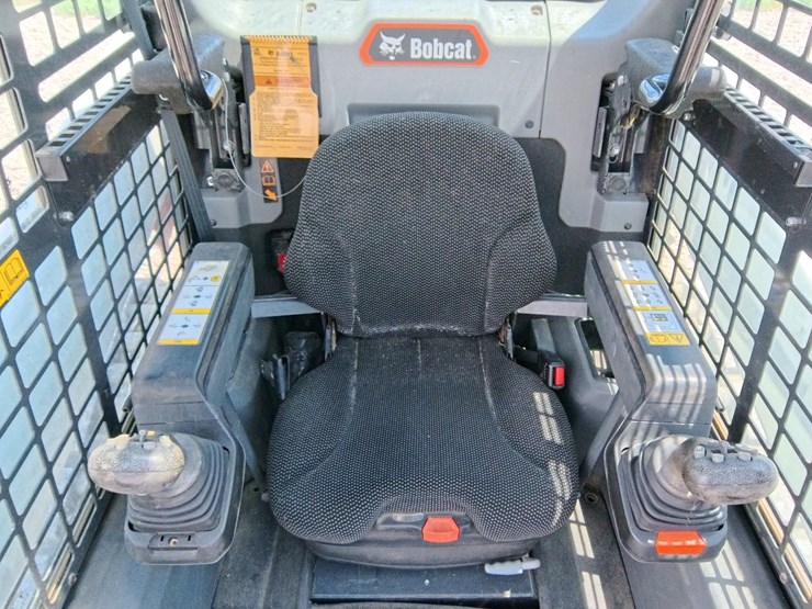 2021-bobcat-t64-image-39