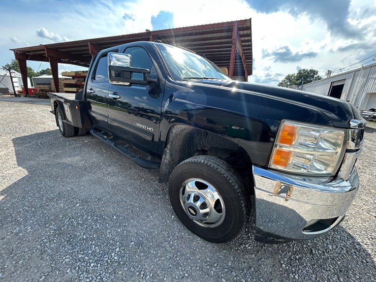 2014-chevrolet-3500hd-image-12