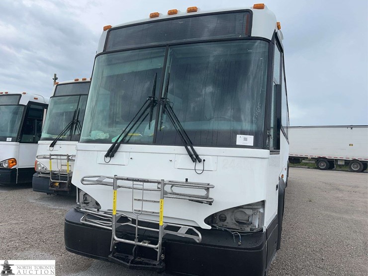 non-operable-2010-motor-coach-industries-d4500-t/a-passenger-wheelchair-accessible-bus-image-2