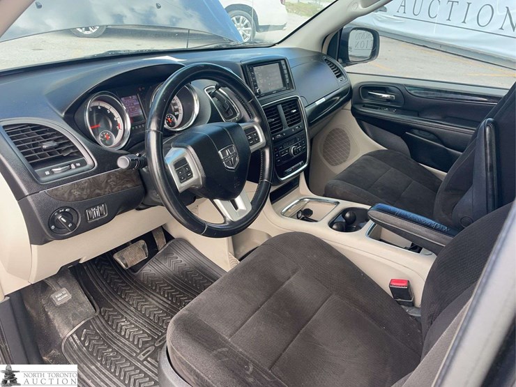 2012-dodge-grand-caravan-crew-image-11
