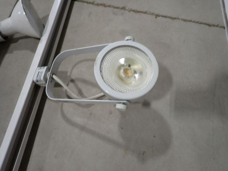 qty-of-(3)-8-ft-track-lights-image-7
