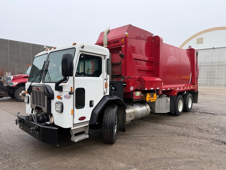 #1506-•-2019-peterbilt-pb520-side-load-garbage-truck-image-1
