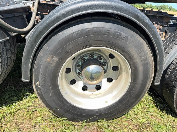 2021-kenworth-t880-image-19