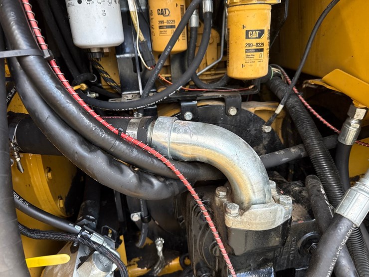 2014-caterpillar-501-image-57