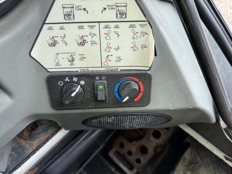 2015-bobcat-s570-image-23