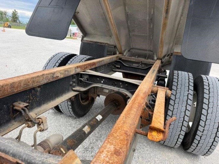 2022-ford-f650-xl-image-25