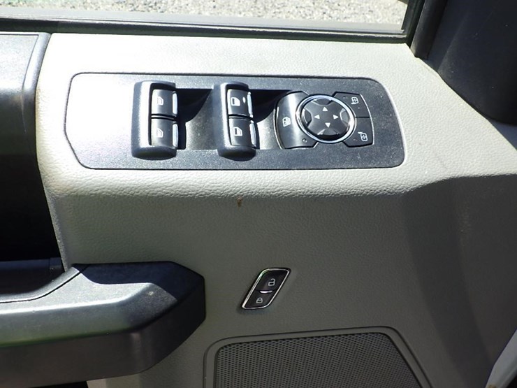 2017-ford-f150-image-18