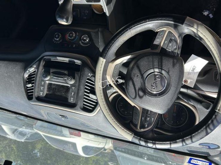 2016-jeep-cherokee-image-16