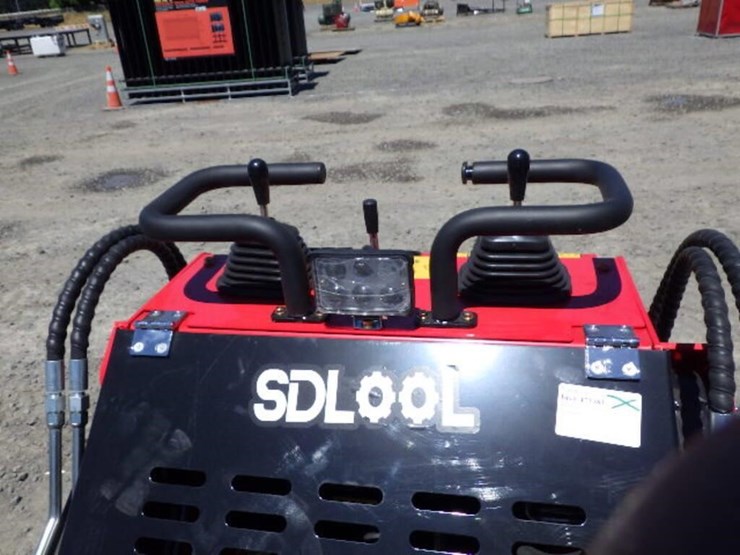 2026-sdlool-323tz-skid-steer-loader-image-12