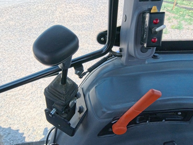 2004-new-holland-tl100a-image-39