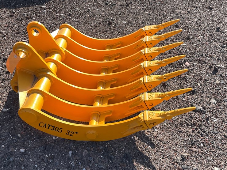 2026-caterpillar-305-image-3