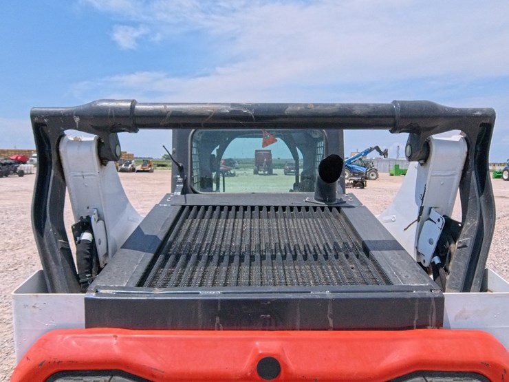 2021-bobcat-t64-image-21