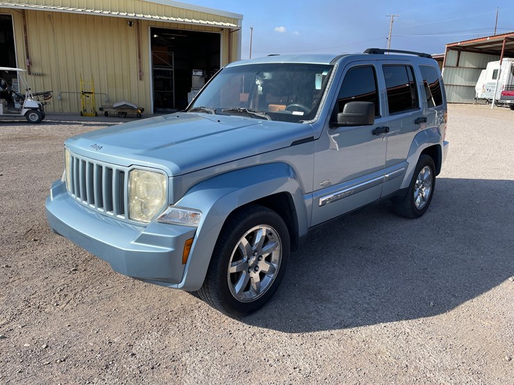 2012-jeep-liberty-image-1