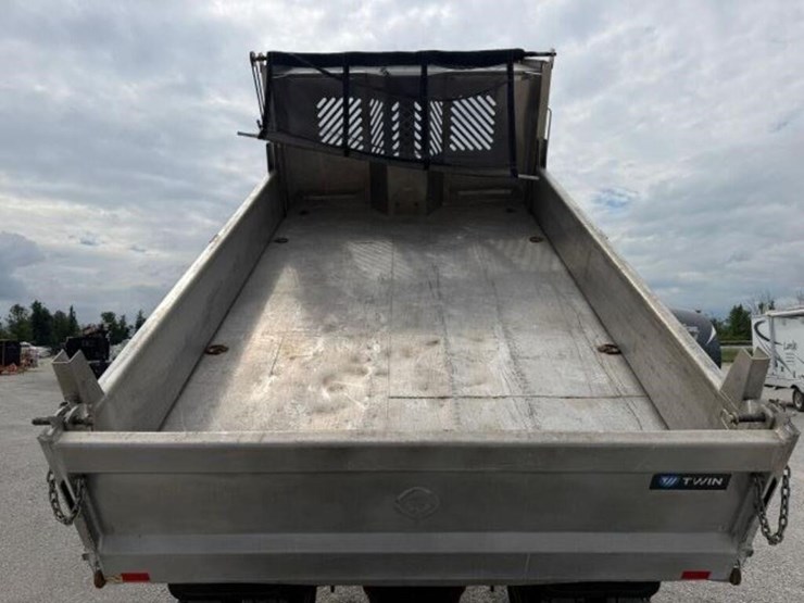 2022-ford-f650-xl-image-39