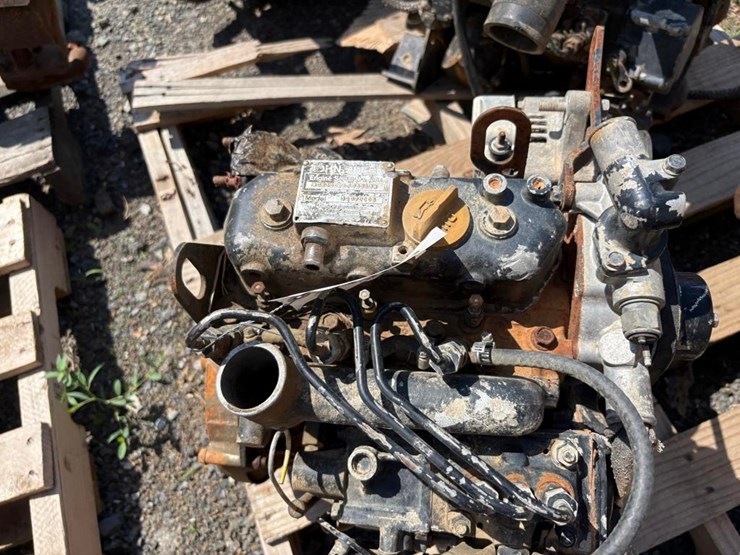 yanmar-3007d-3-cylinder-diesel-engine-image-3