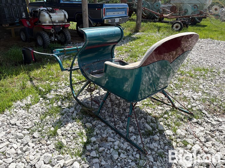 horse-drawn-single-horse-sleigh-image-7