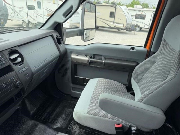 2022-ford-f650-xl-image-23