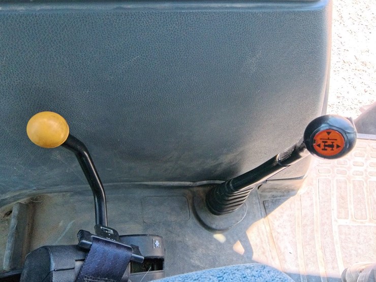 2004-new-holland-tl100a-image-48