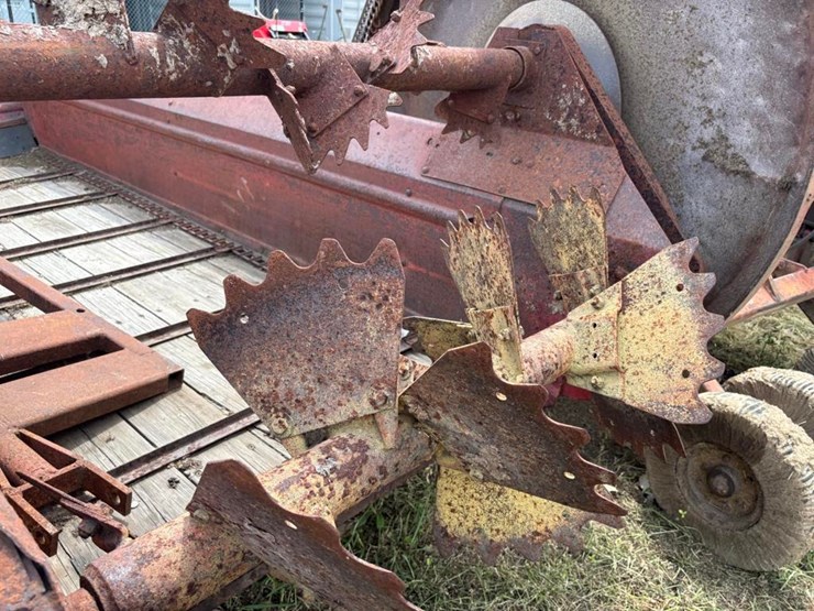 new-holland-manure-spreader-image-10