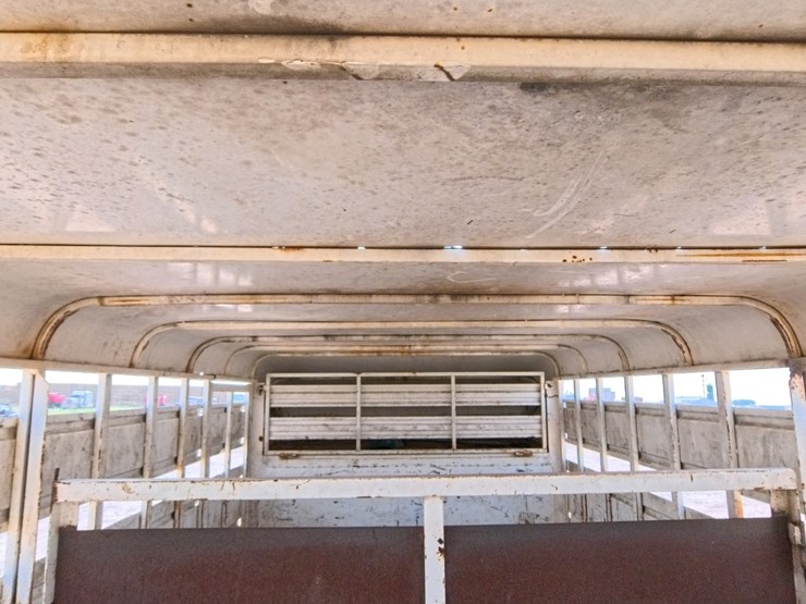 #1088-•-2000-donahue-livestock-trailer-image-26