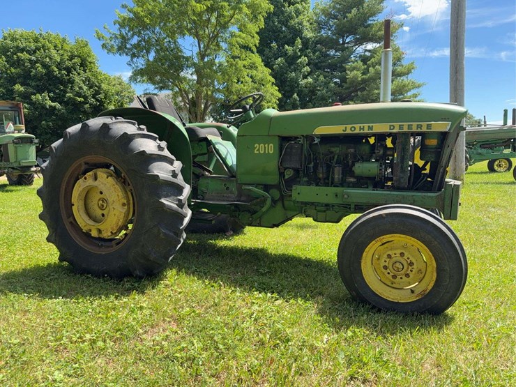 2010-john-deere-2010-image-1