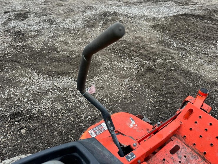 2016-kubota-z725kh-image-19