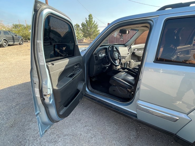 2012-jeep-liberty-image-57