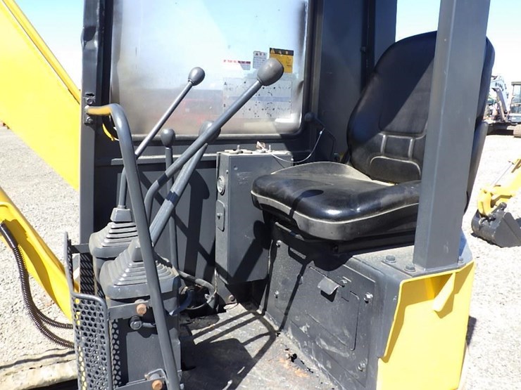 komatsu-pc28uu-image-30