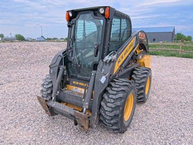 2017-new-holland-l230-image-8