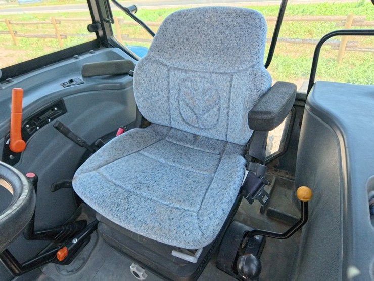 2004-new-holland-tl100a-image-33