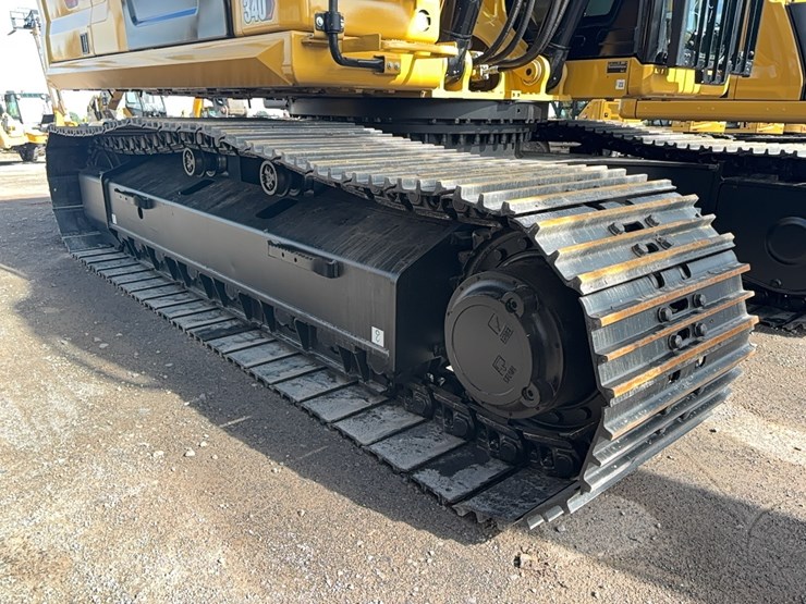 2023-caterpillar-340-image-39