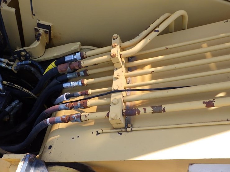 caterpillar-325l-image-32