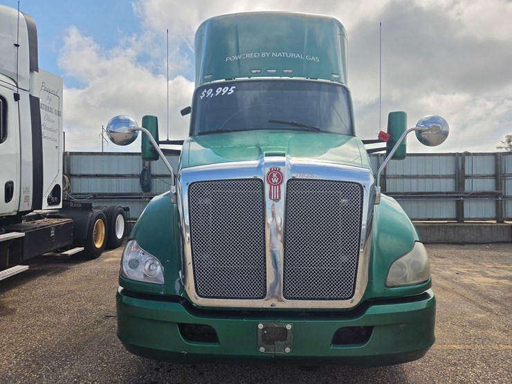 2015-kenworth-t680-image-17