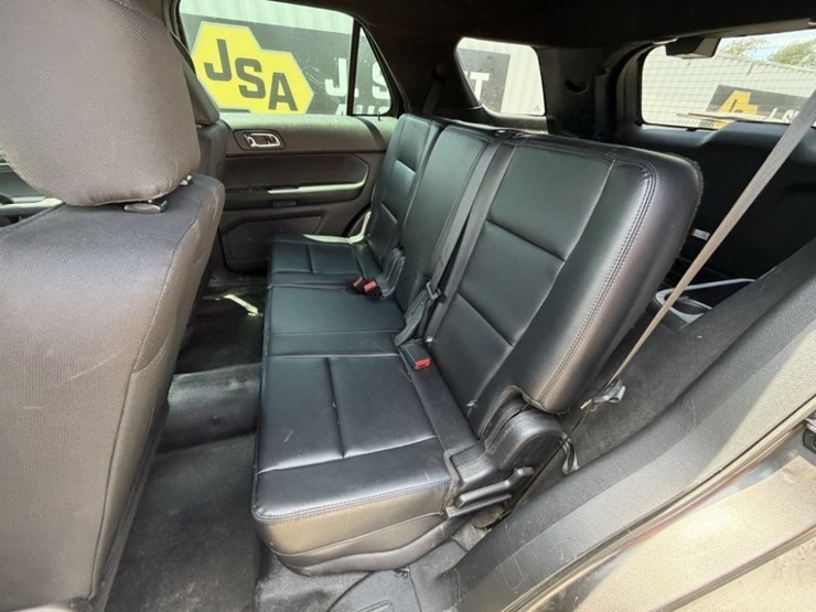 2017-ford-explorer-image-21