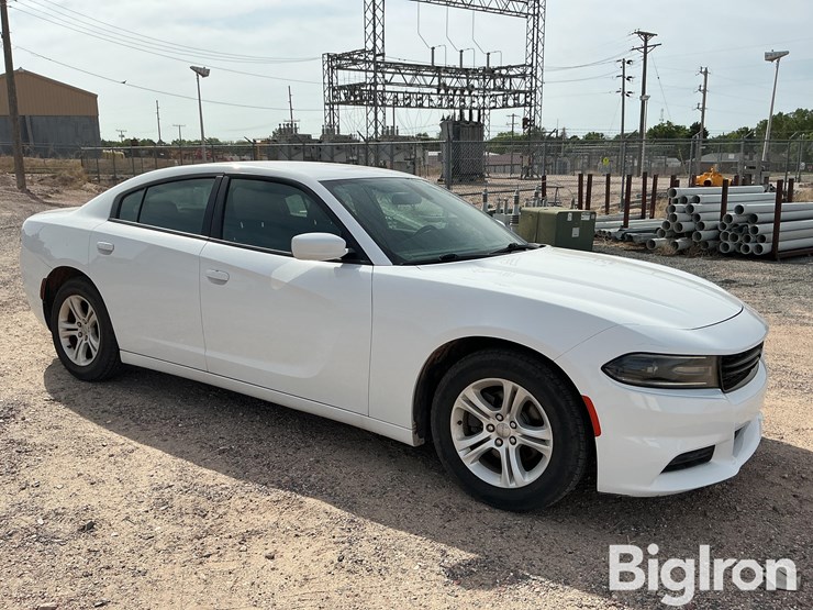 2018-dodge-charger-sxt-4-door-sedan-image-3