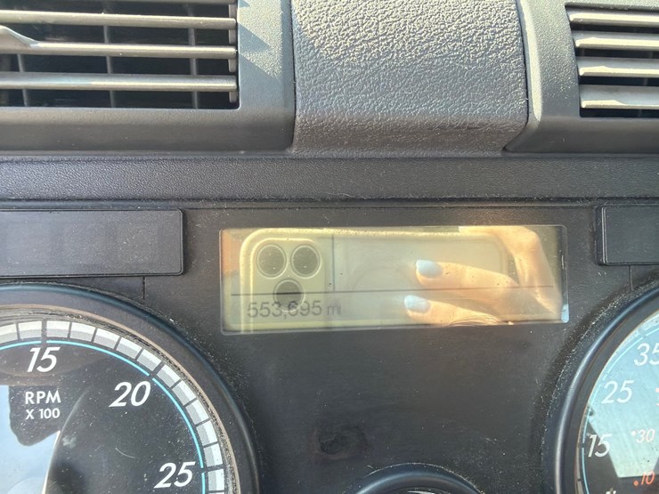 2018-freightliner-cascadia-125-image-28
