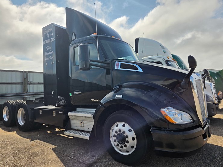 2015-kenworth-t680-image-15