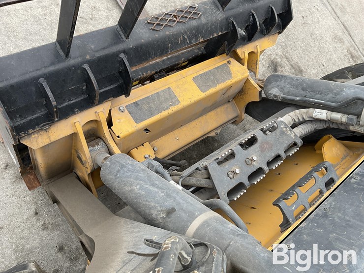 2020-deere-332g-image-13