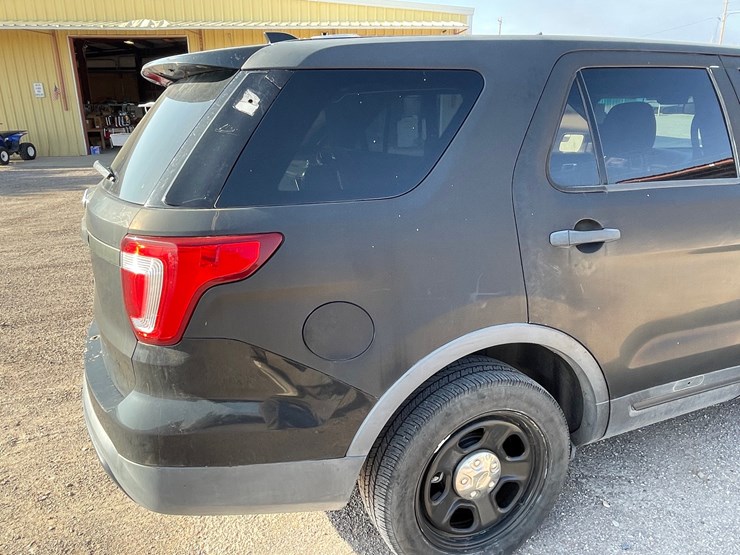 2016-ford-explorer-image-25