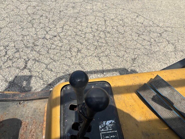 #2246-•-baker-forklift-image-32