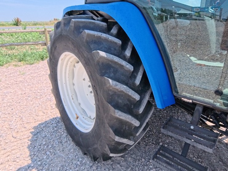 2004-new-holland-tl100a-image-66